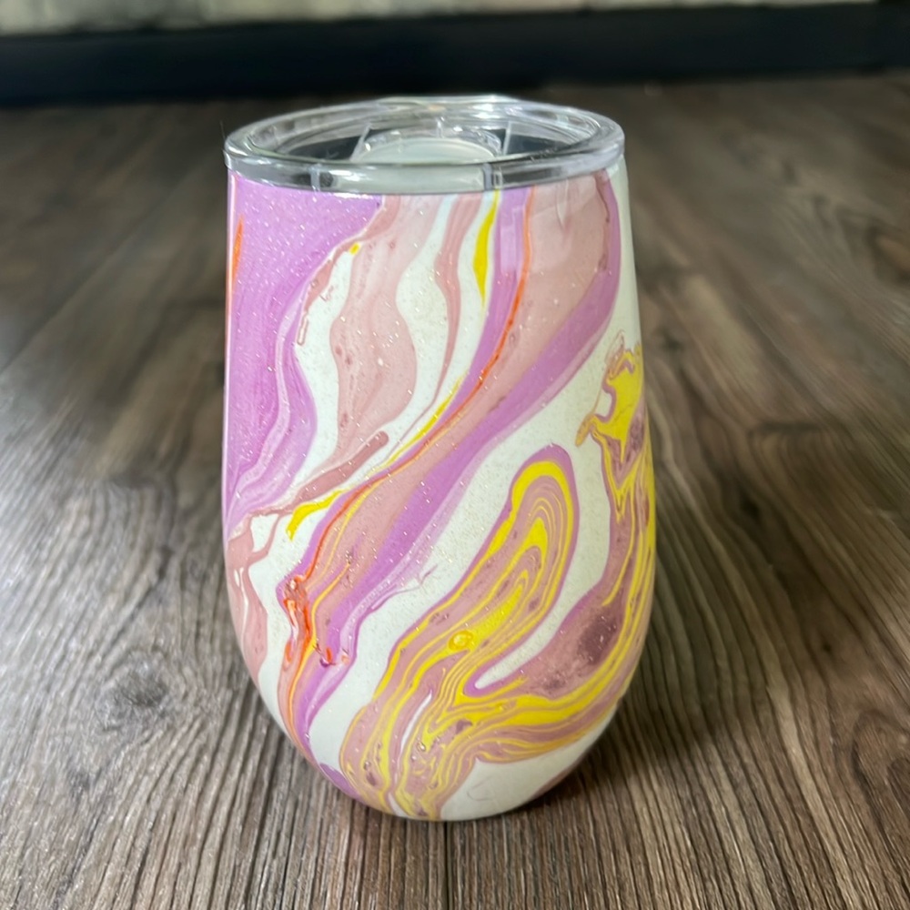 Paint pour wine tumbler